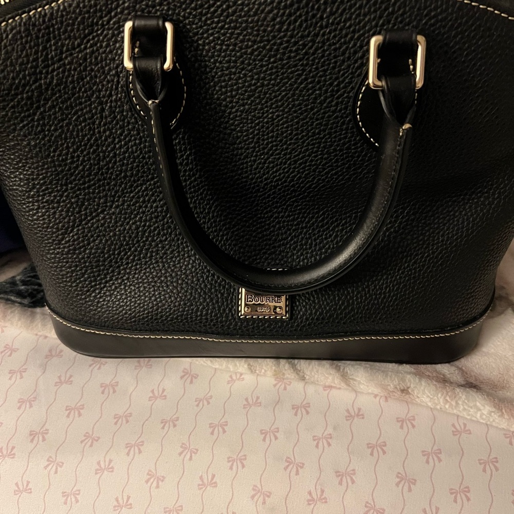 Dooney & Bourke large satchel Black/Black EUC